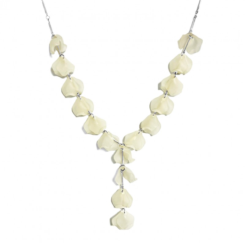 COLLANA A Y CON PETALI DI FIORI - YNK23100E306